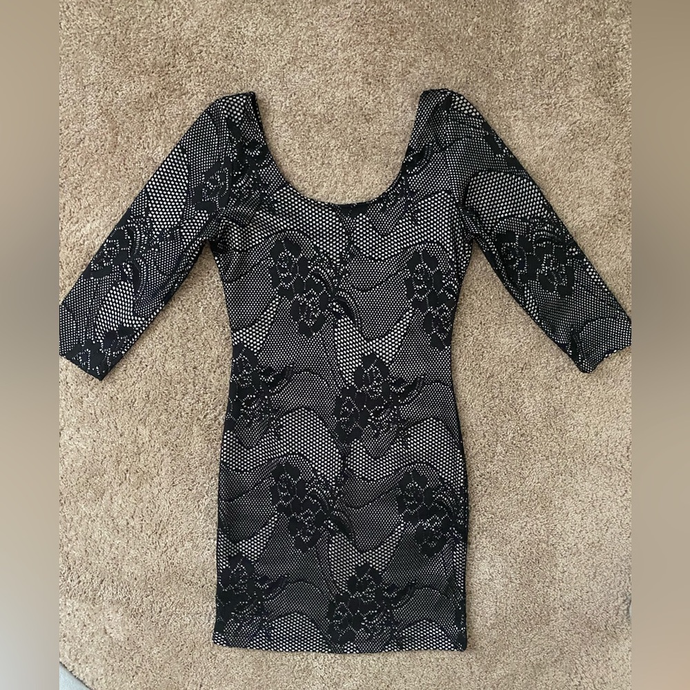 Bodycon lace dress